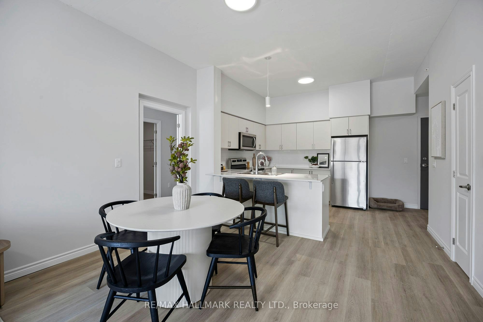 215-70 Dean Avenue, Barrie, ON, L4N 0C2 - 16