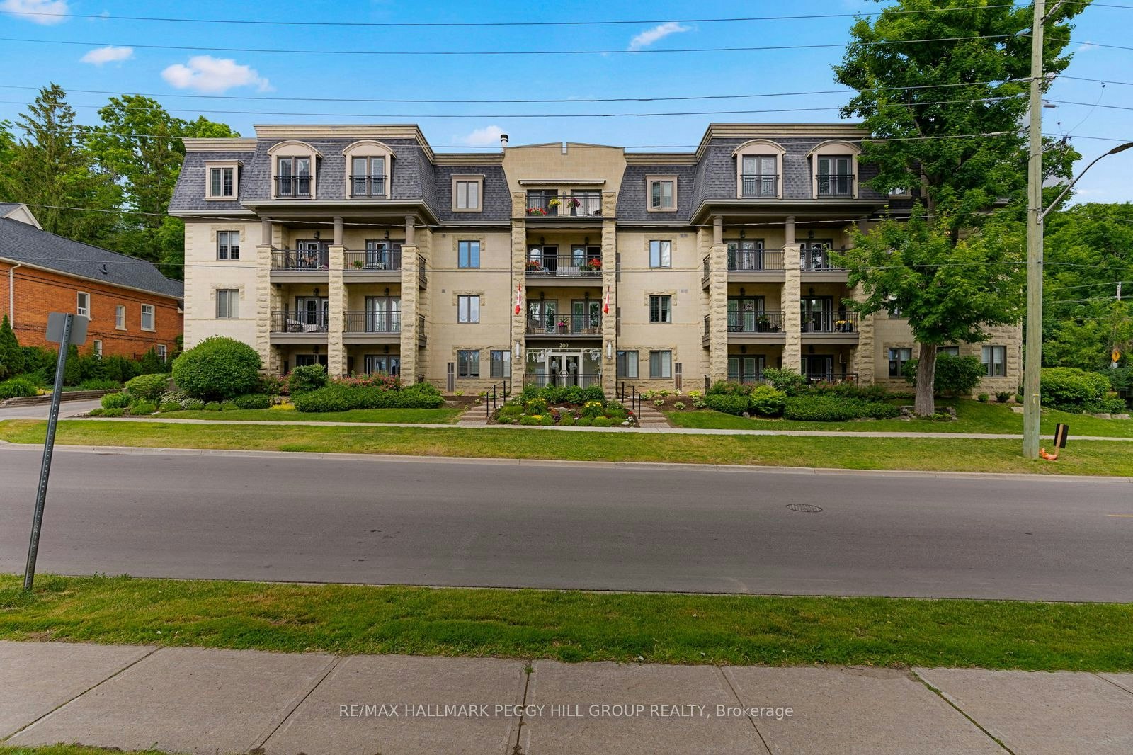 104-200 Collier Street, Barrie, ON, L4M 1H7