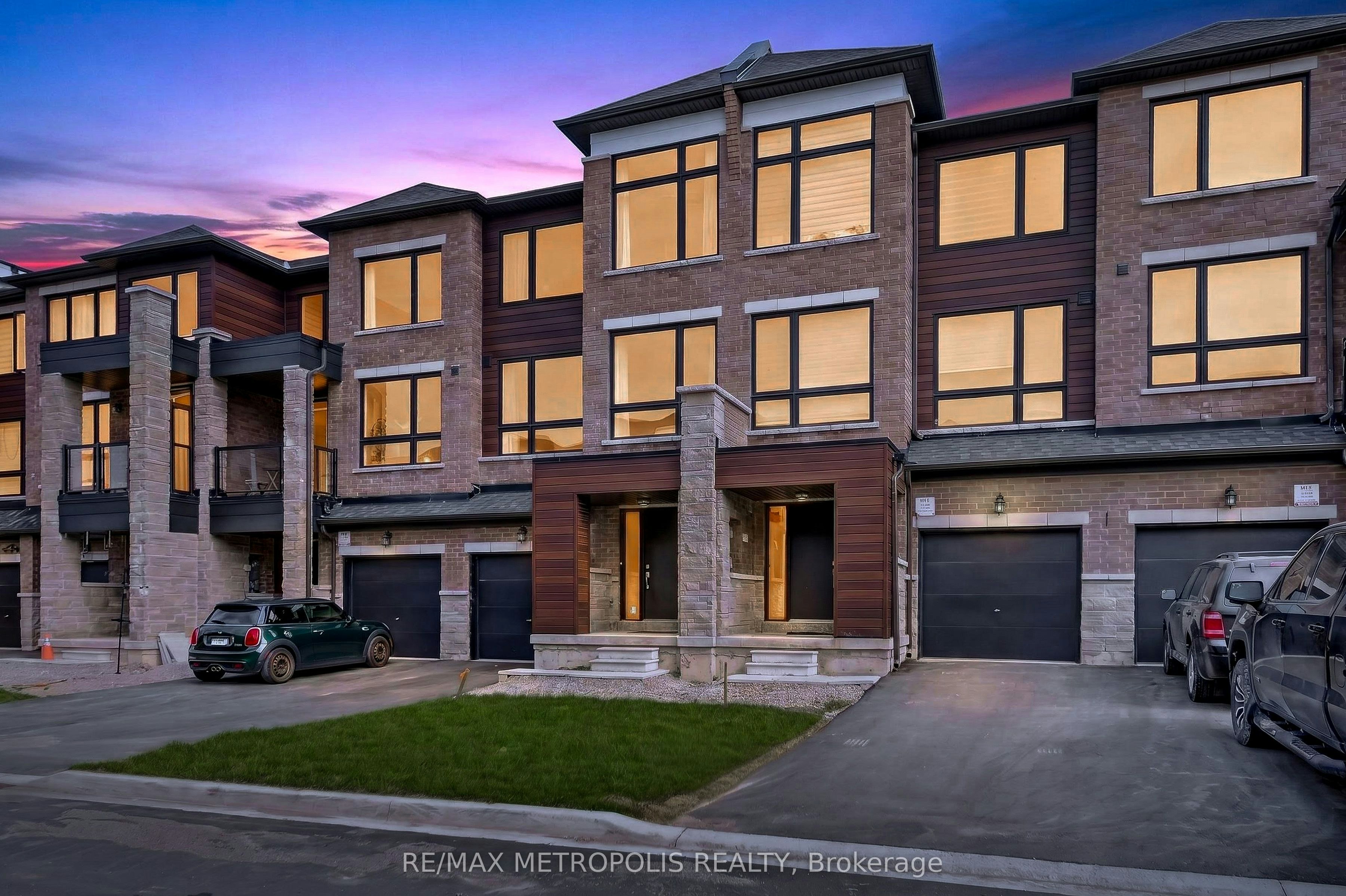 132 Blue Forest Crescent, Barrie, ON, L4M 7J6