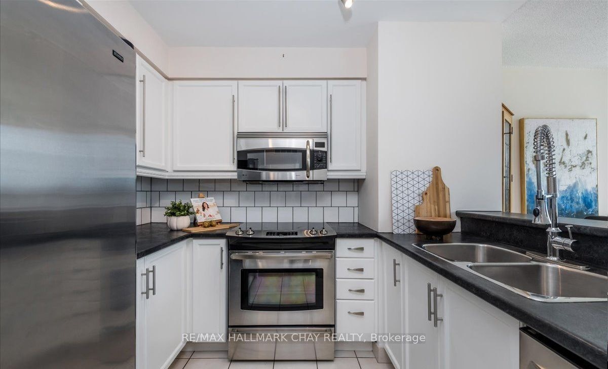 1202-140 Dunlop Street E, Barrie, ON, L4M 6H9 - 9