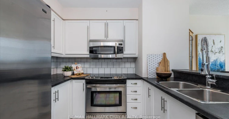 1202-140 Dunlop Street E, Barrie, ON, L4M 6H9 - 9