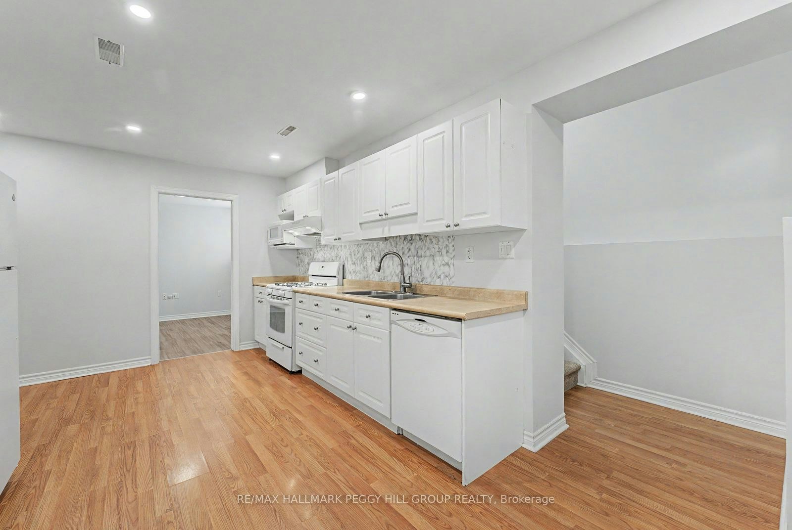 Lower-148 Livingstone Street E, Barrie, ON, L4M 6Y7 - 2