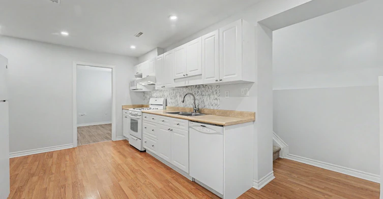 Lower-148 Livingstone Street E, Barrie, ON, L4M 6Y7 - 2