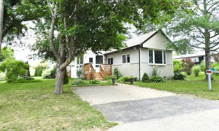 8 Claremont Crescent