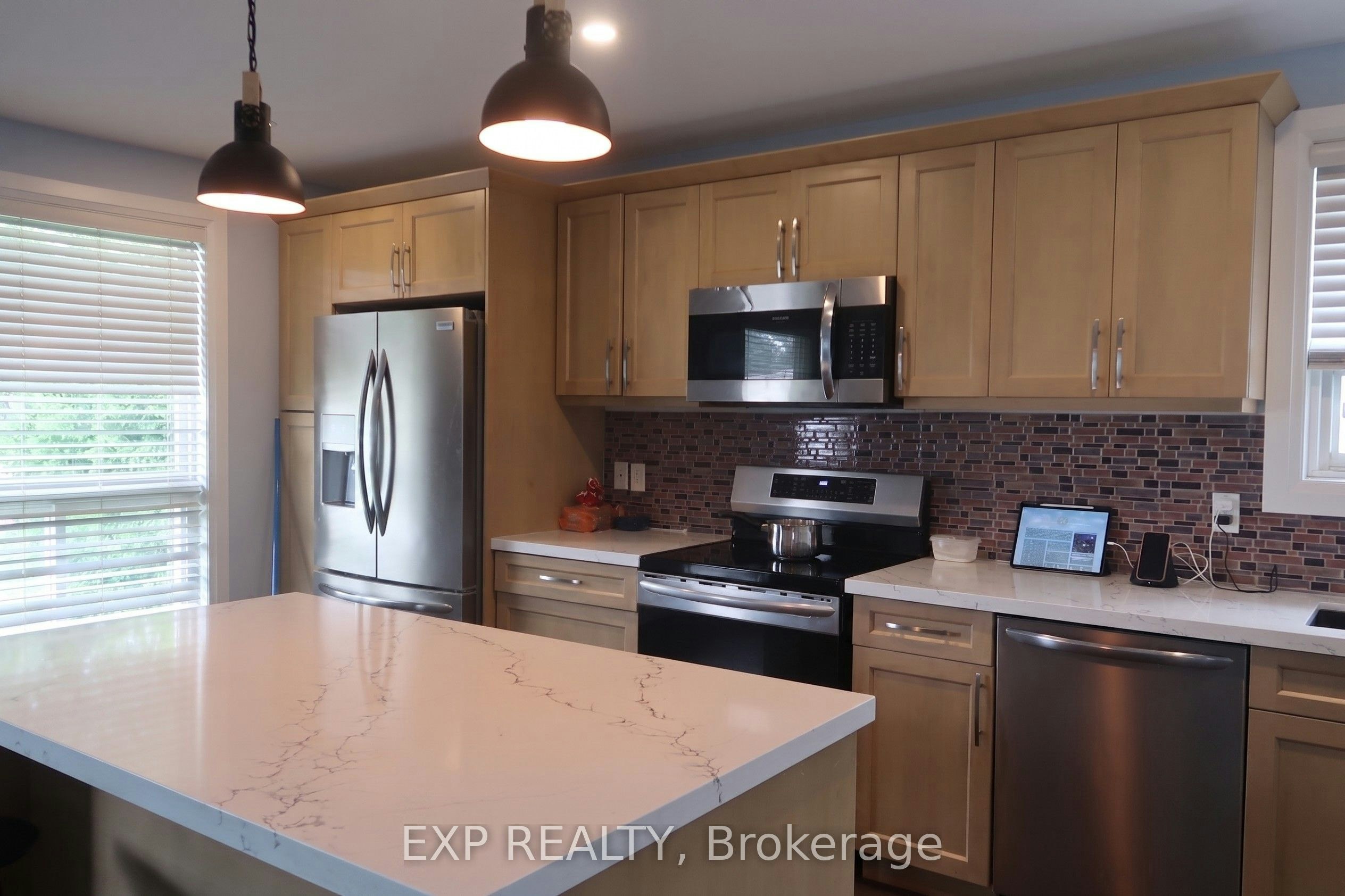 26 Curtiss Court, Barrie, ON, L4M 2M7 - 2