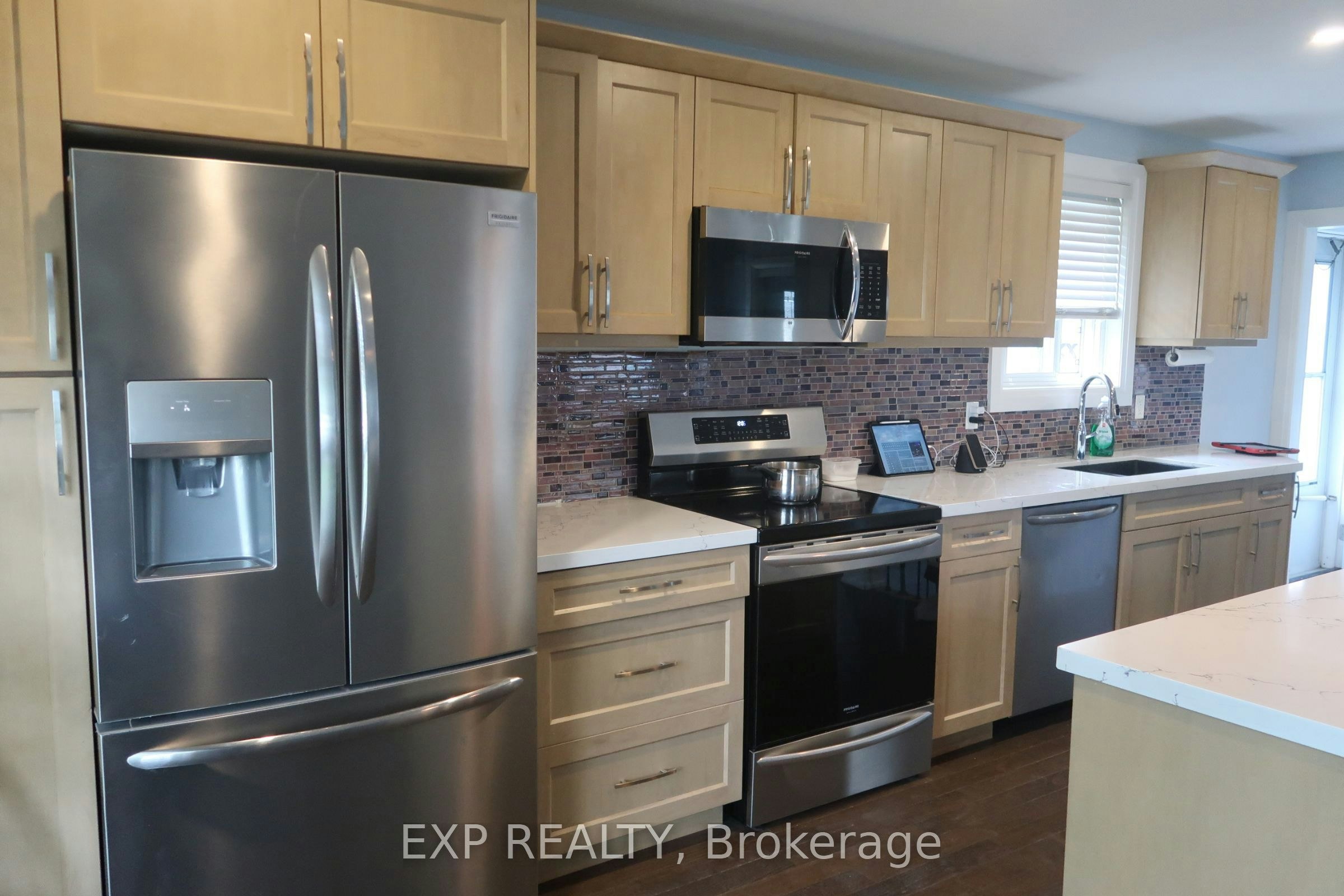 26 Curtiss Court, Barrie, ON, L4M 2M7 - 3