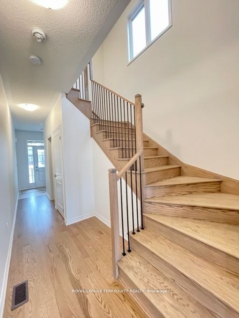 142 Shepherd Drive, Barrie, ON, L9J 0P9 - 3