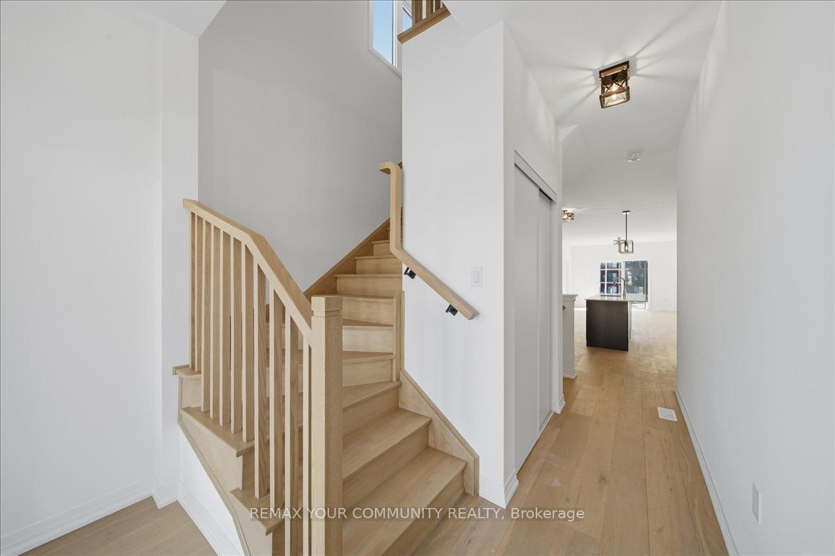 26 Flan Boulevard, Barrie, ON, L9J 0E1 - 2