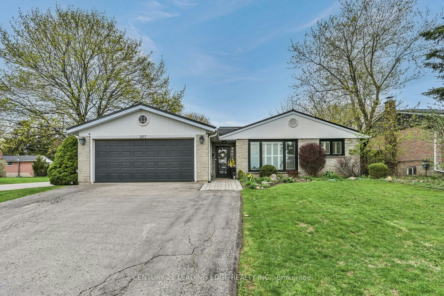 207 Yeates Avenue, Barrie, ON, L4N 4C5