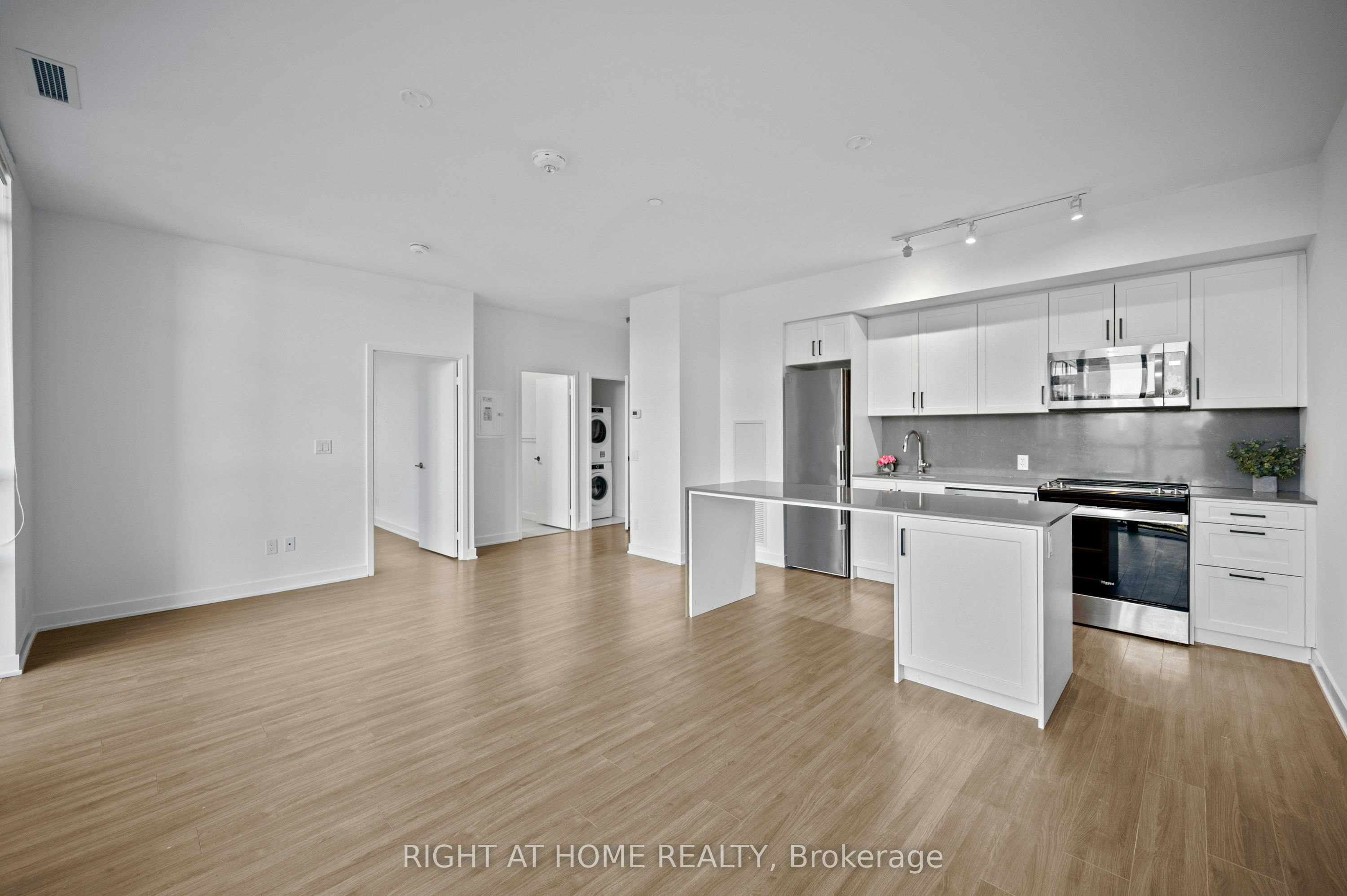 630-681 Yonge Street, Barrie, ON, L9J 0K1 - 2
