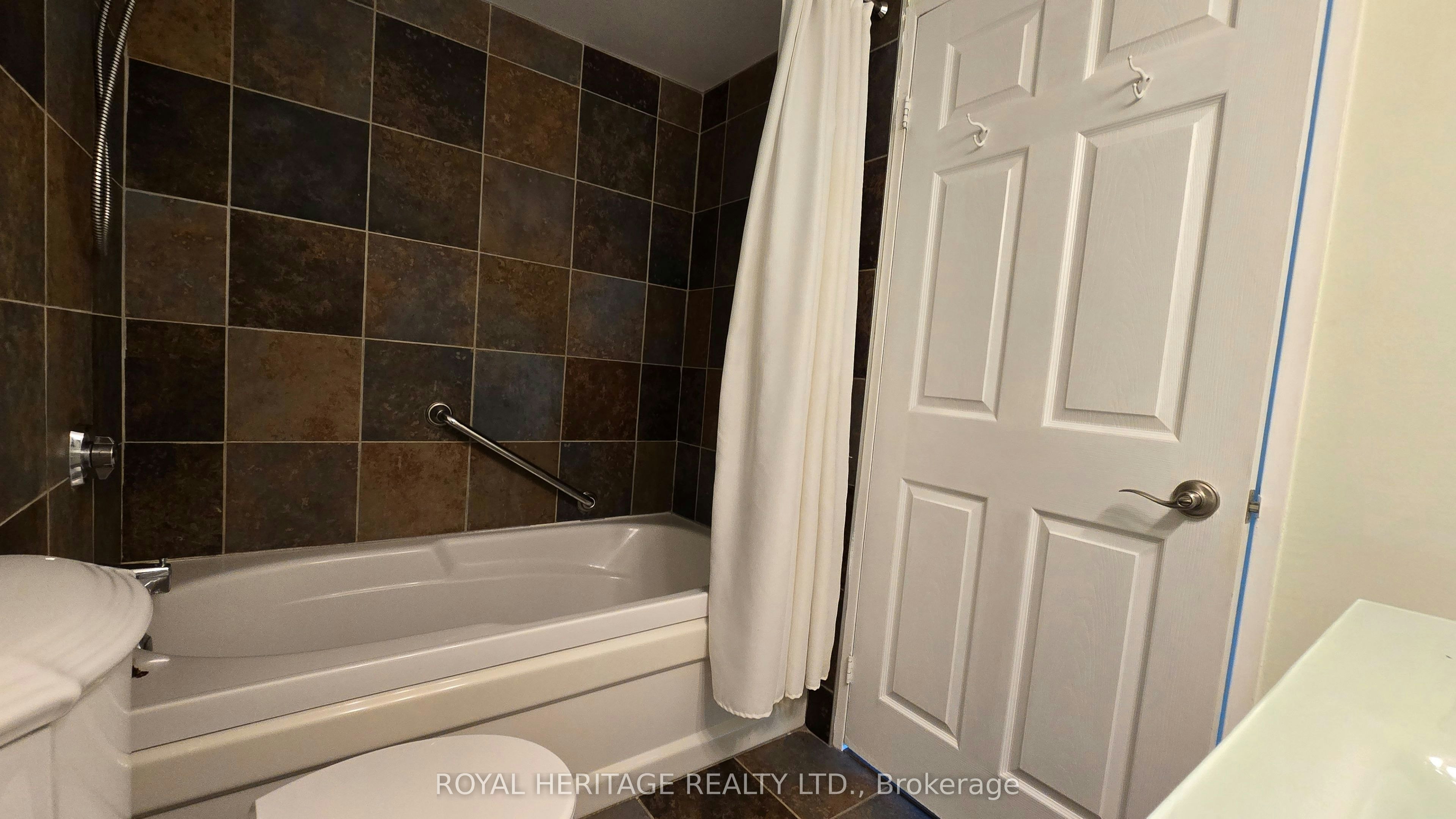 1203-150 Dunlop Street E, Barrie, ON, L4M 6H1 - 16