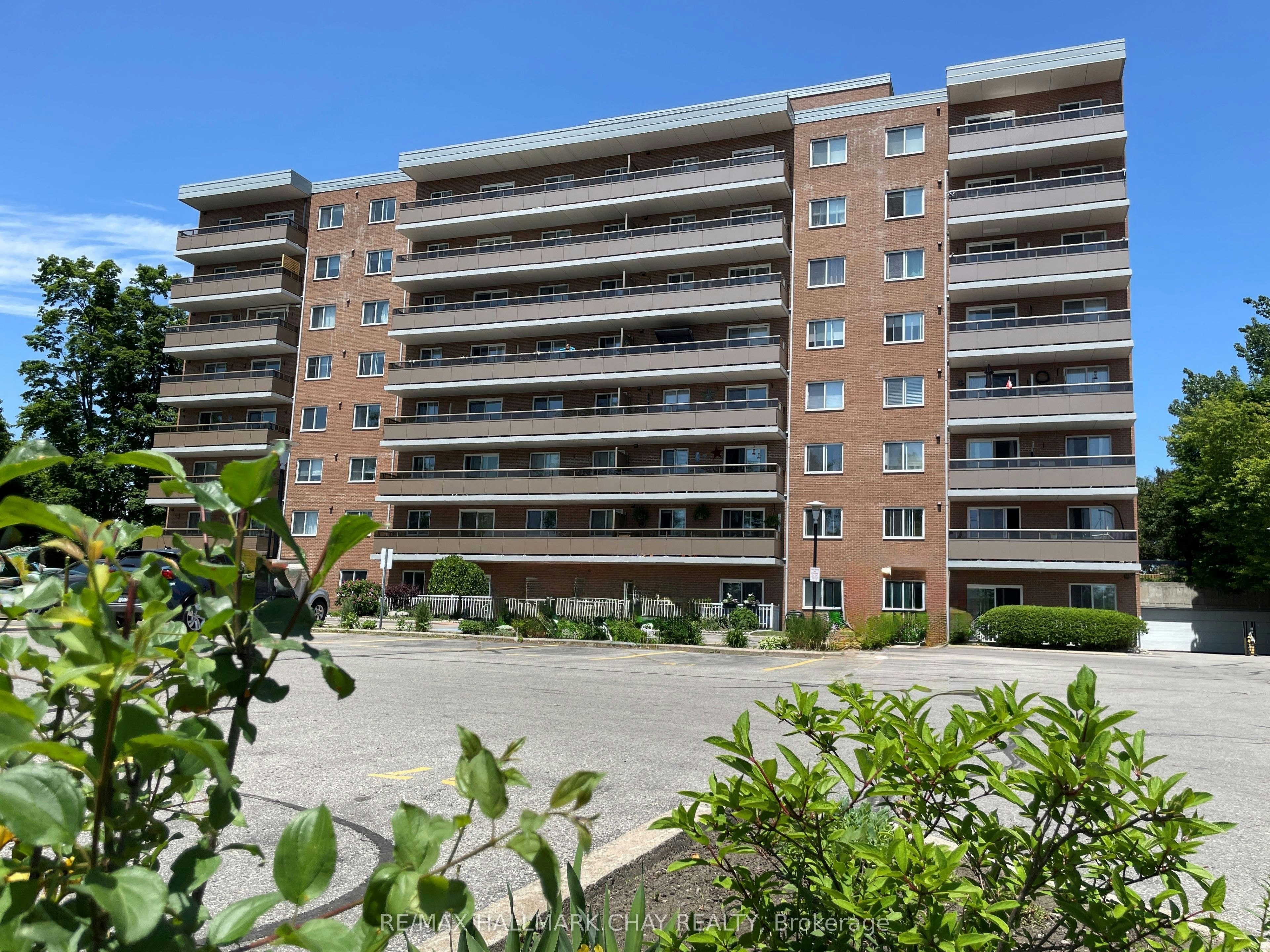 306-414 Blake Street, Barrie, ON, L4M 5J7