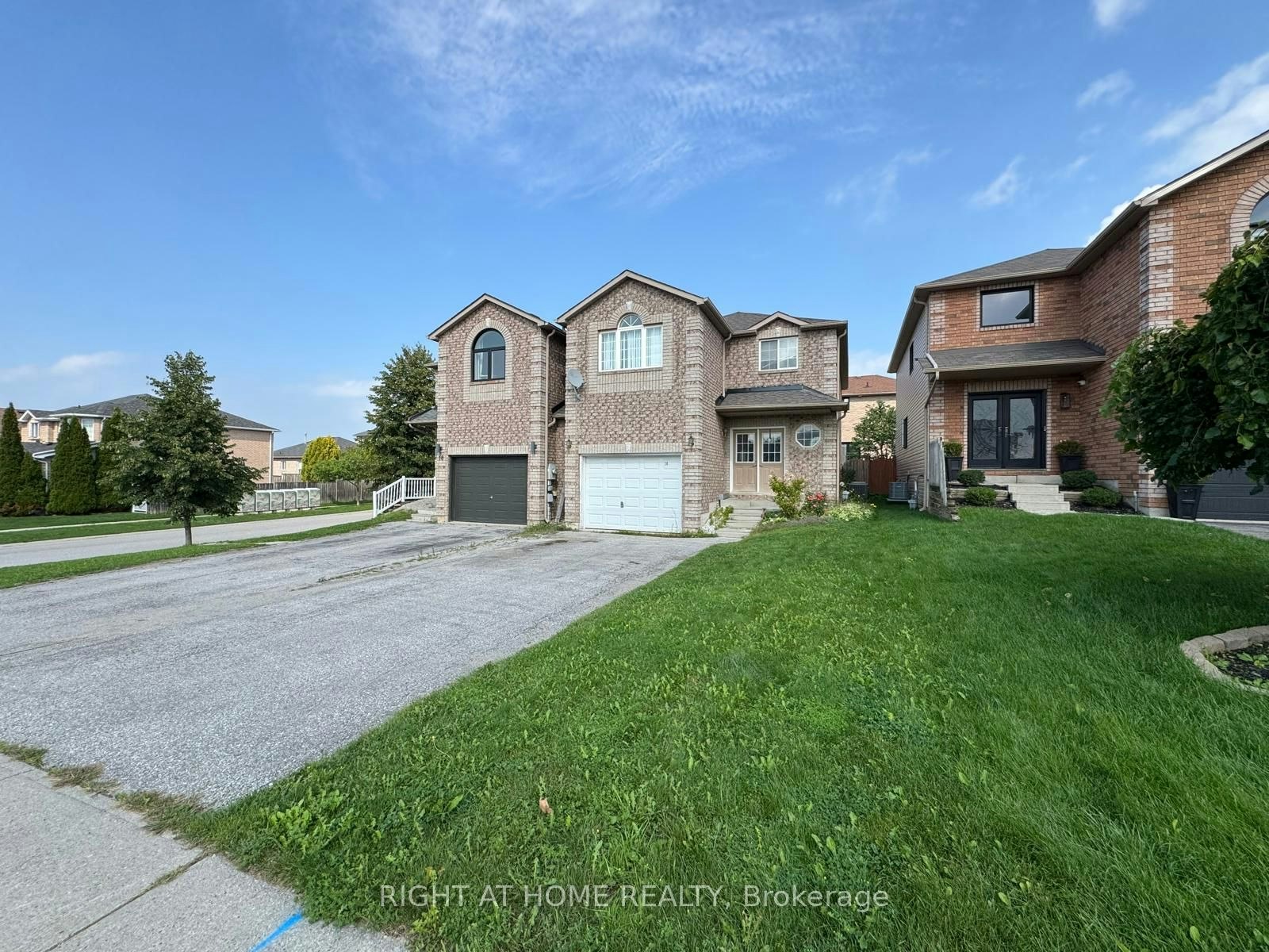 20 Courtney Crescent, Barrie, ON, L4N 5S7
