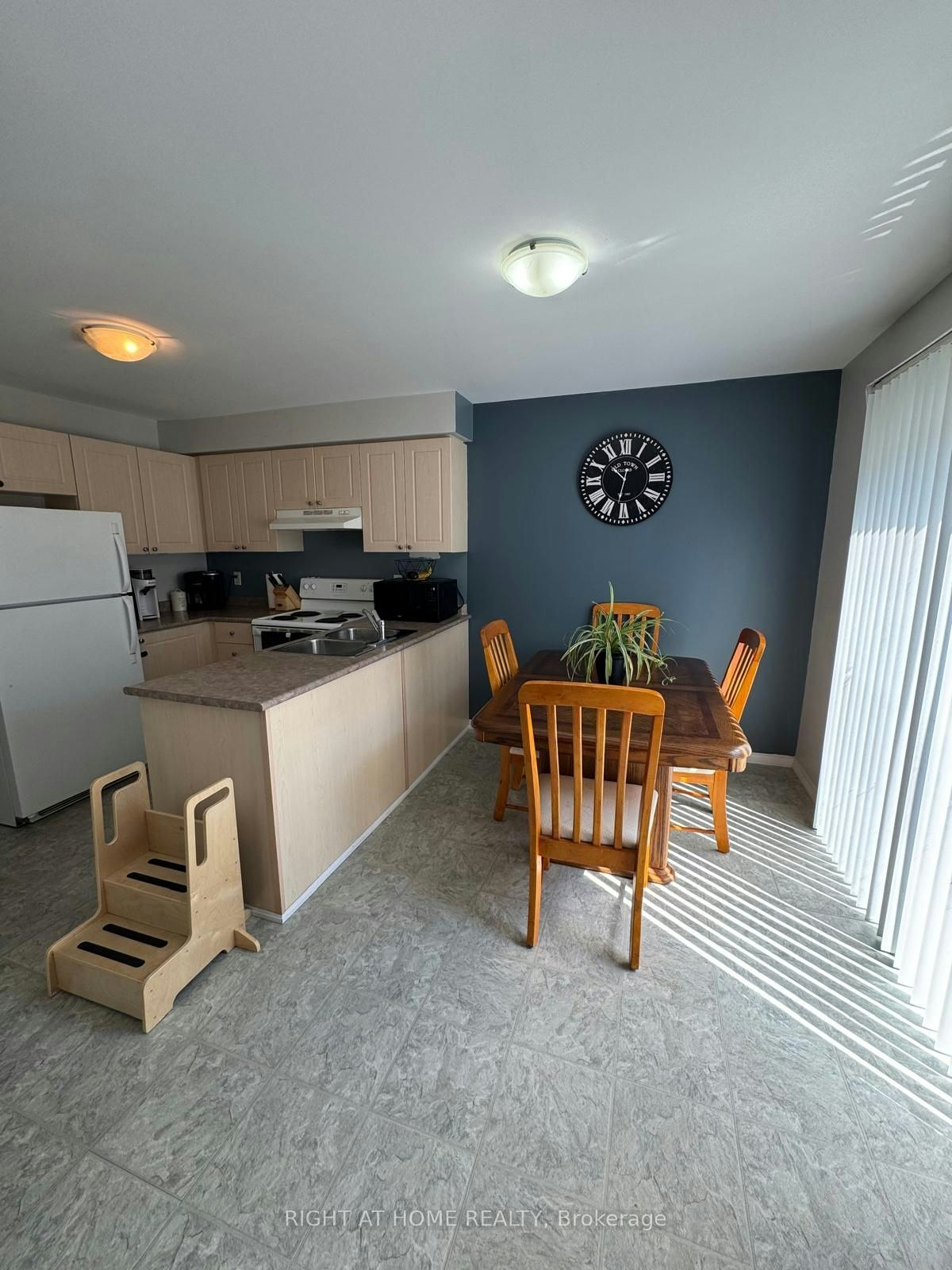 20 Courtney Crescent, Barrie, ON, L4N 5S7 - 6