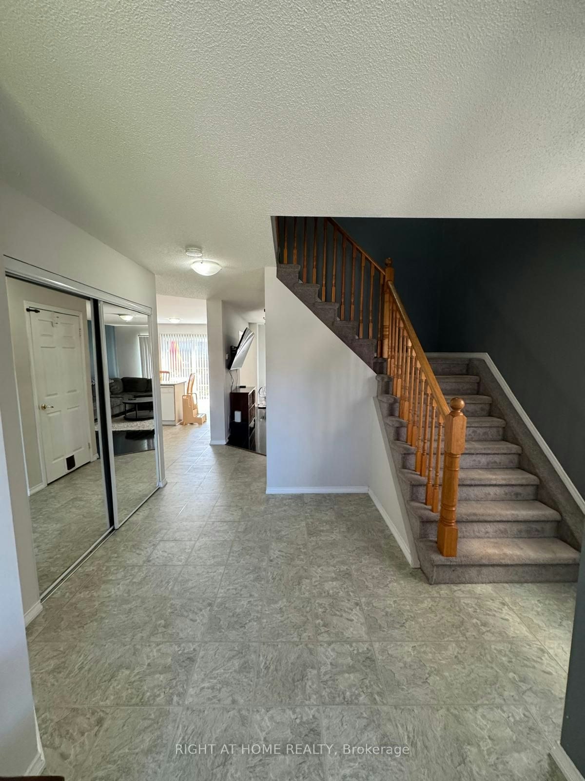 20 Courtney Crescent, Barrie, ON, L4N 5S7 - 2