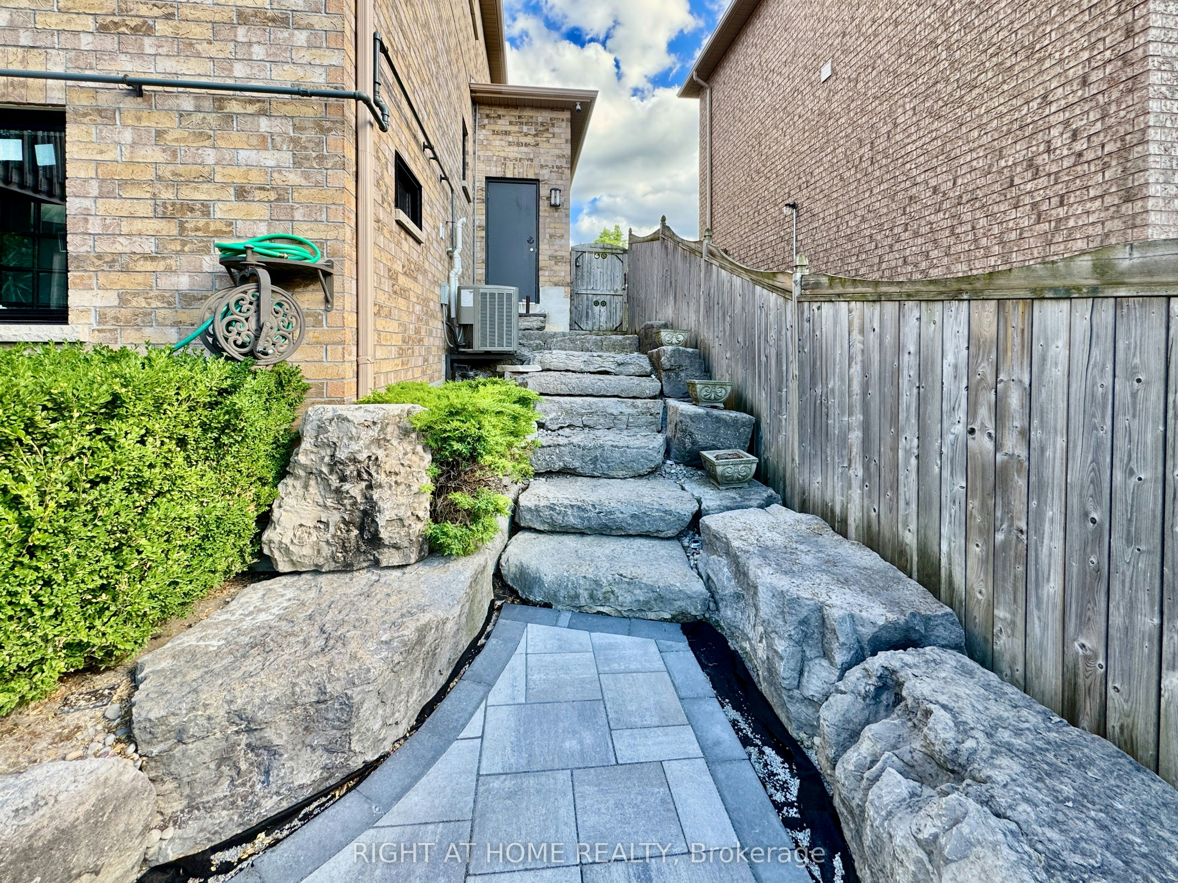 Lower-20 Prince Of Wales Drive, Barrie, ON, L4N 0T5
