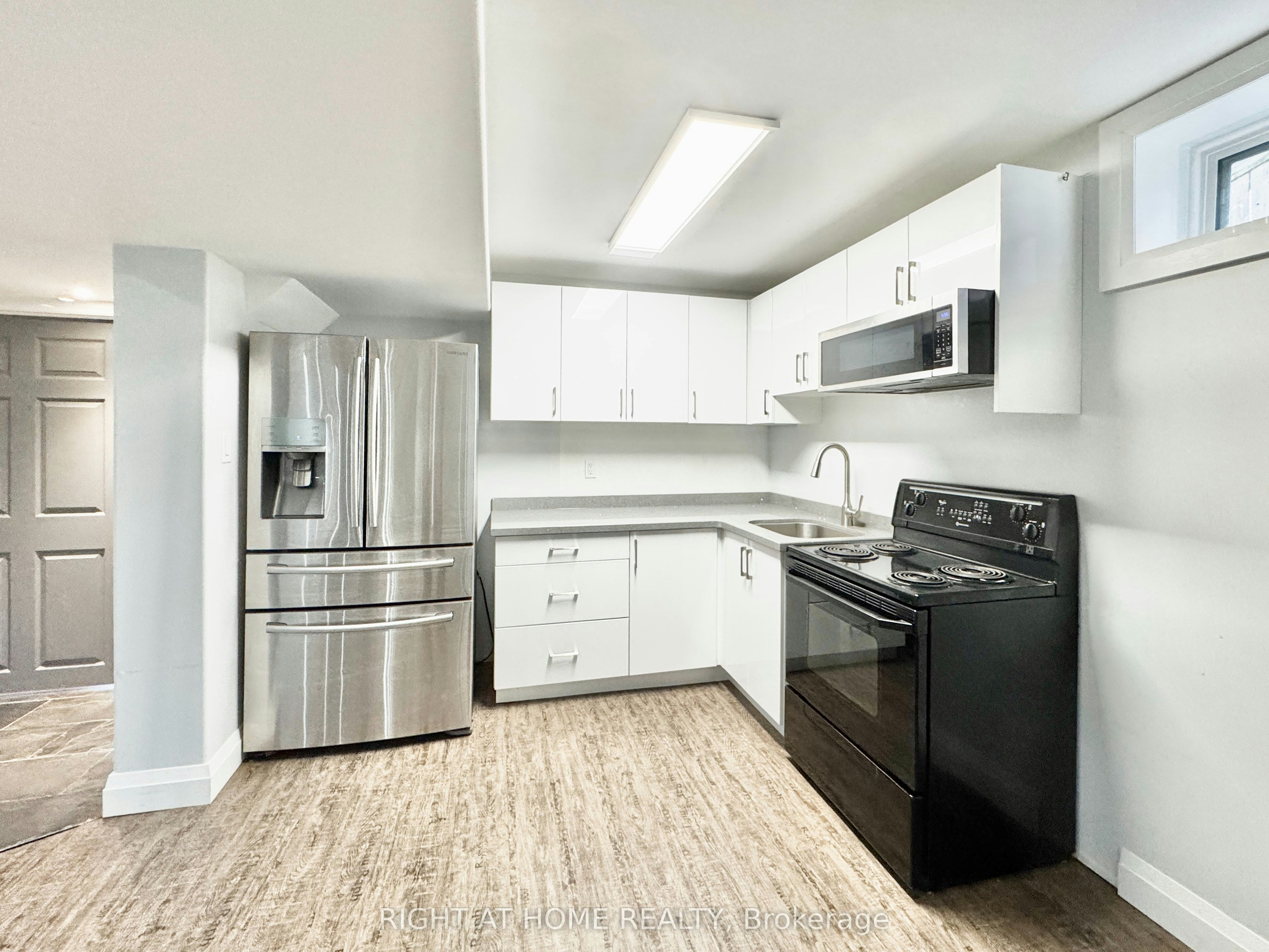 Lower-20 Prince Of Wales Drive, Barrie, ON, L4N 0T5 - 6