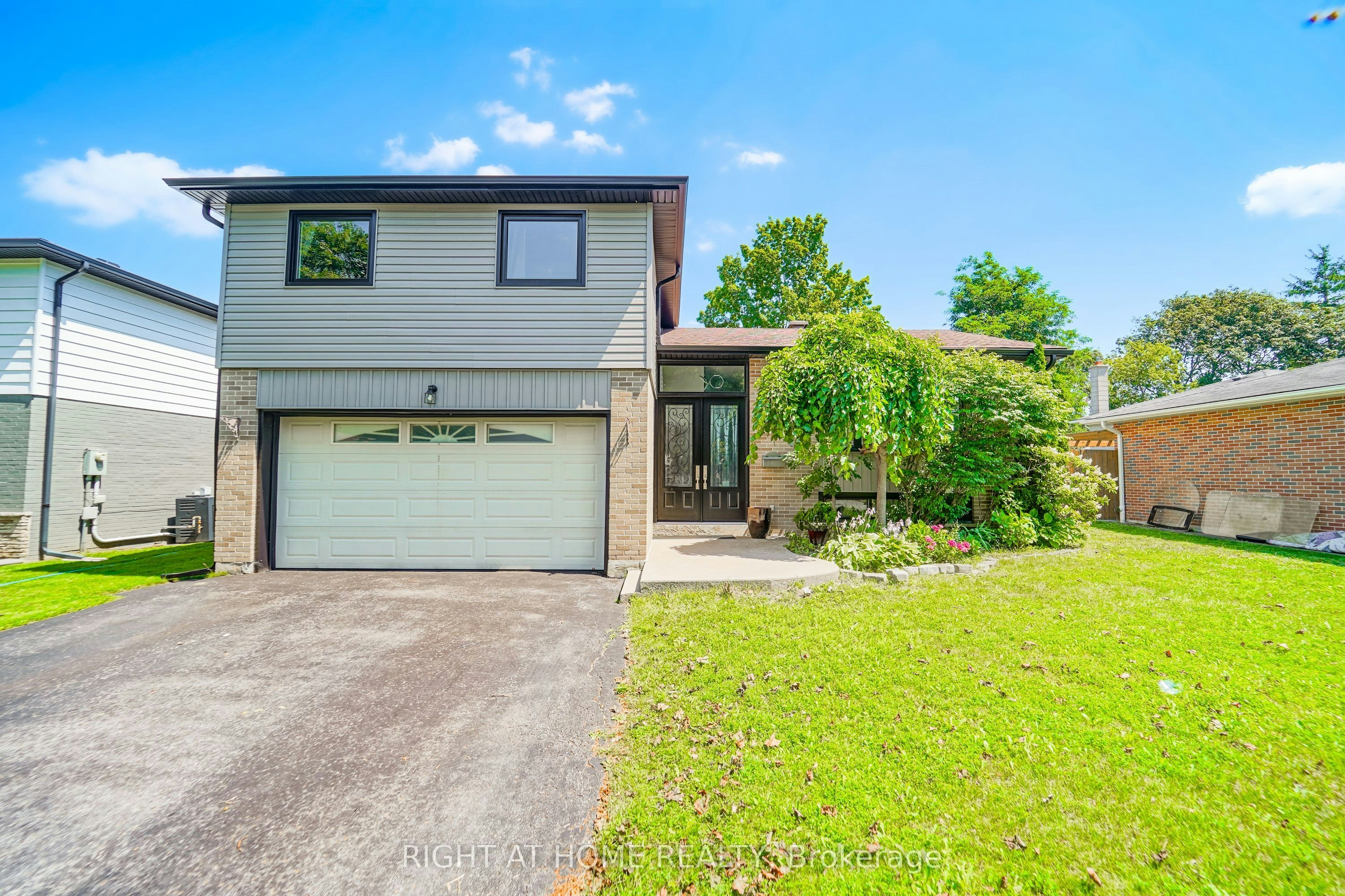 17 Clover Avenue, Barrie, ON, L4N 3M7