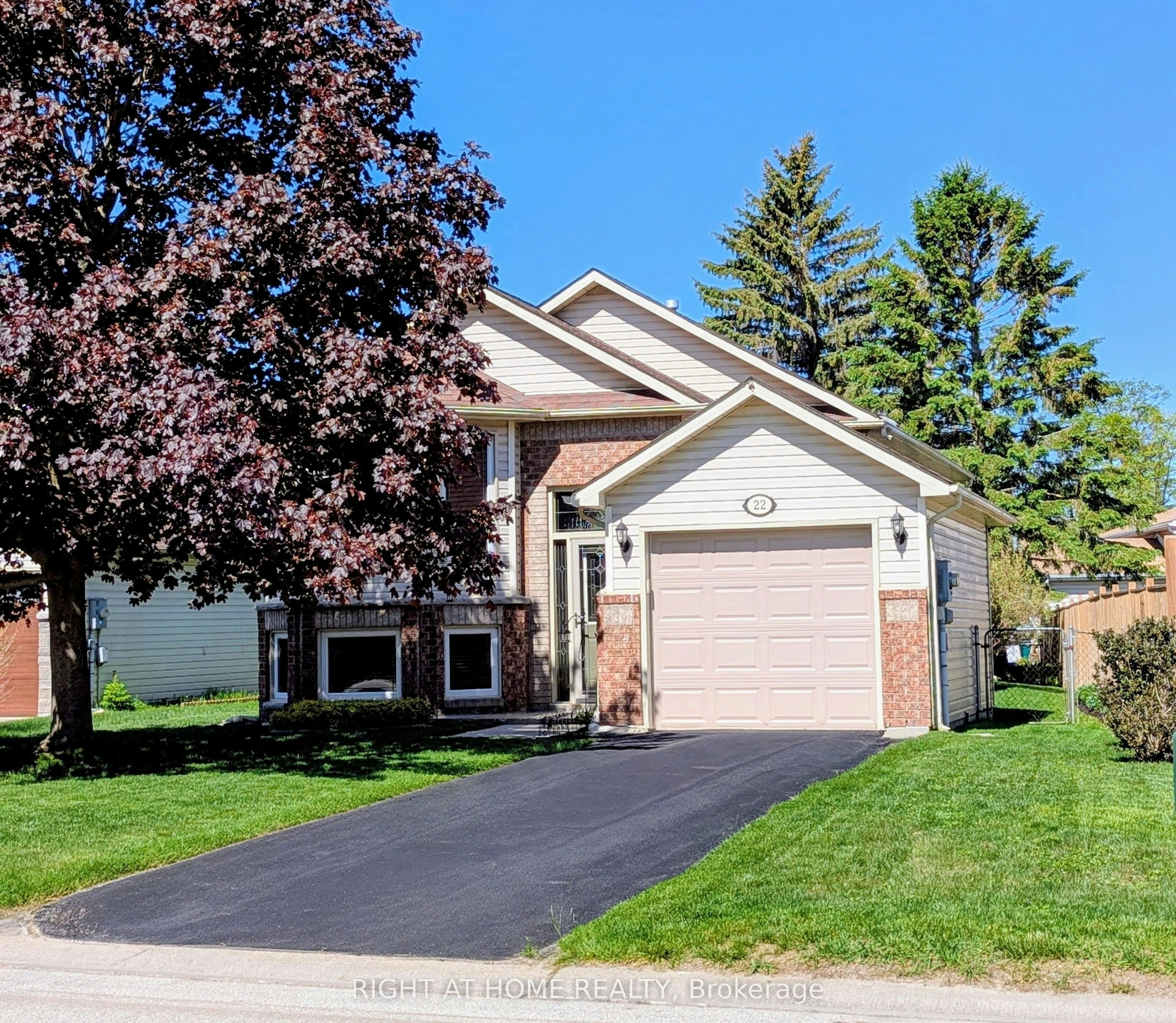 22 Donald Crescent, Wasaga Beach, ON, L9Z 1E1