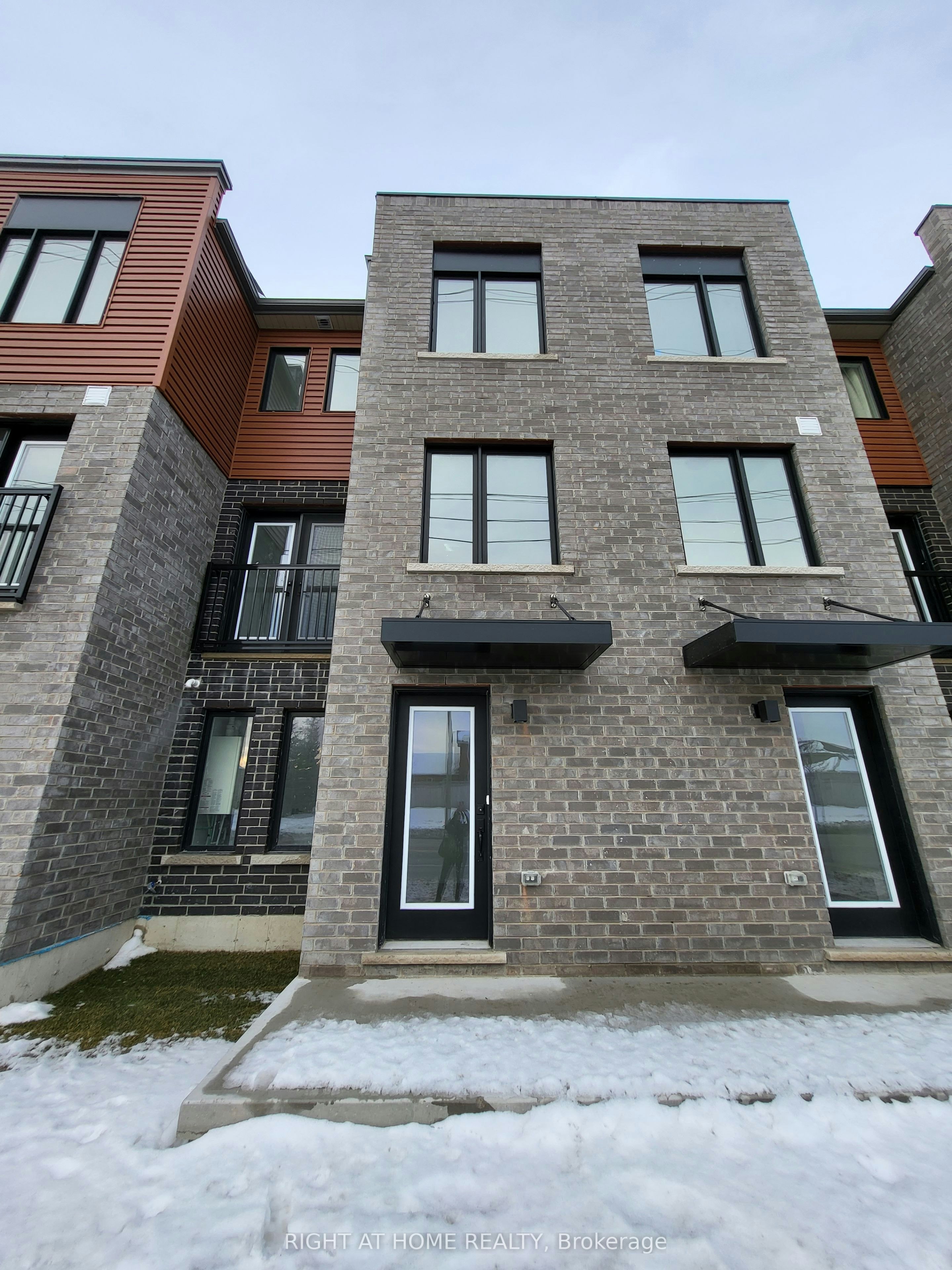 23 Fairlane Avenue, Barrie, ON, L9J 0N1