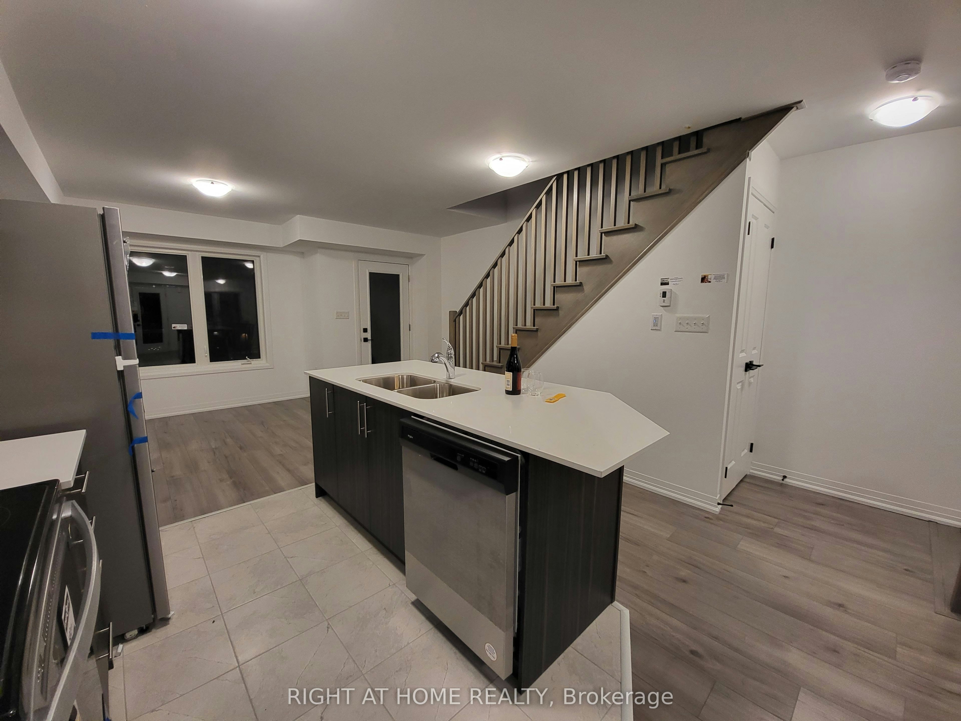 23 Fairlane Avenue, Barrie, ON, L9J 0N1 - 13