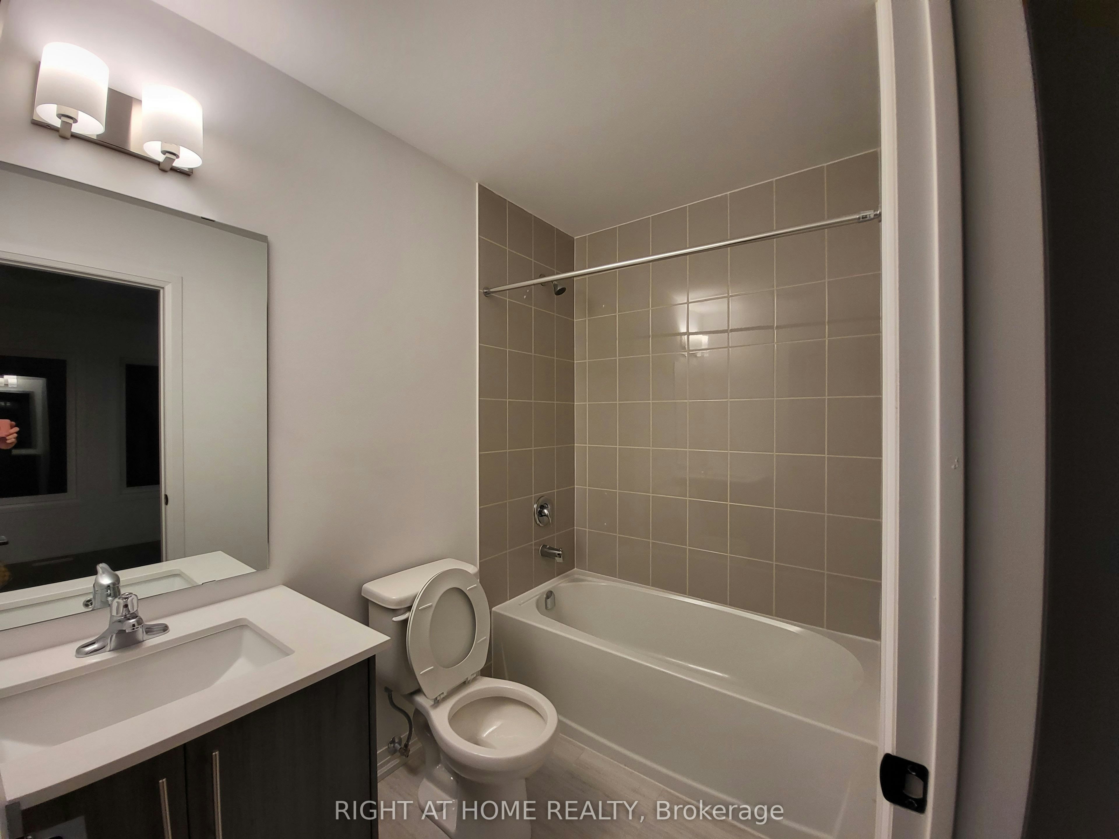 23 Fairlane Avenue, Barrie, ON, L9J 0N1 - 4