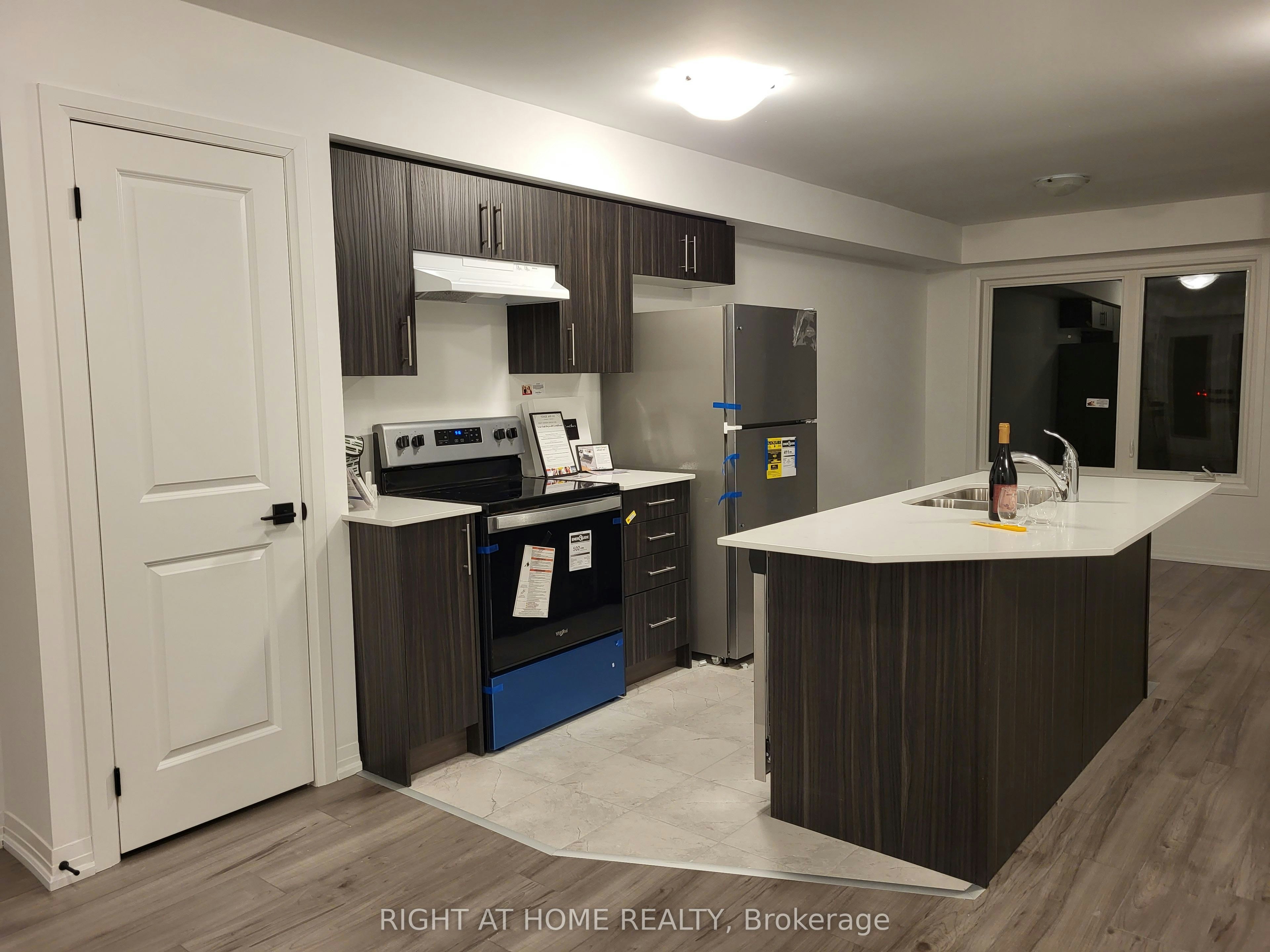 23 Fairlane Avenue, Barrie, ON, L9J 0N1 - 2