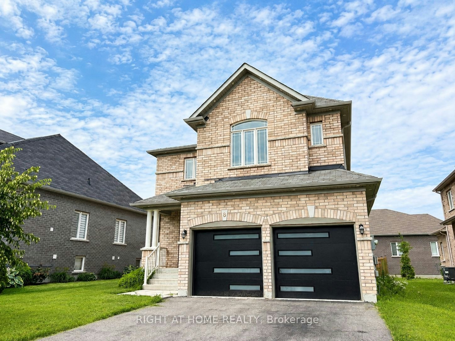 8 Pearl Street, Wasaga Beach, ON, L9Z 0G9 - 2