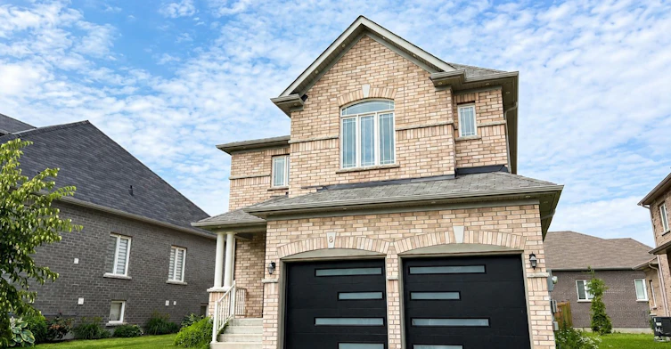 8 Pearl Street, Wasaga Beach, ON, L9Z 0G9 - 2