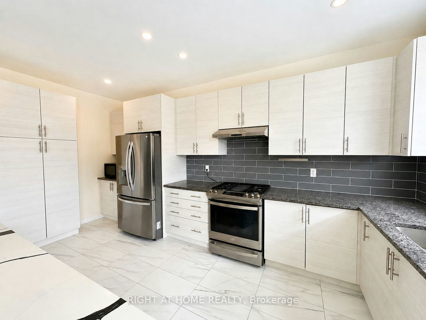 8 Pearl Street, Wasaga Beach, ON, L9Z 0G9 - 11