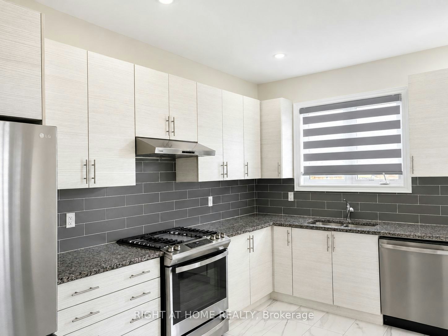 8 Pearl Street, Wasaga Beach, ON, L9Z 0G9 - 12