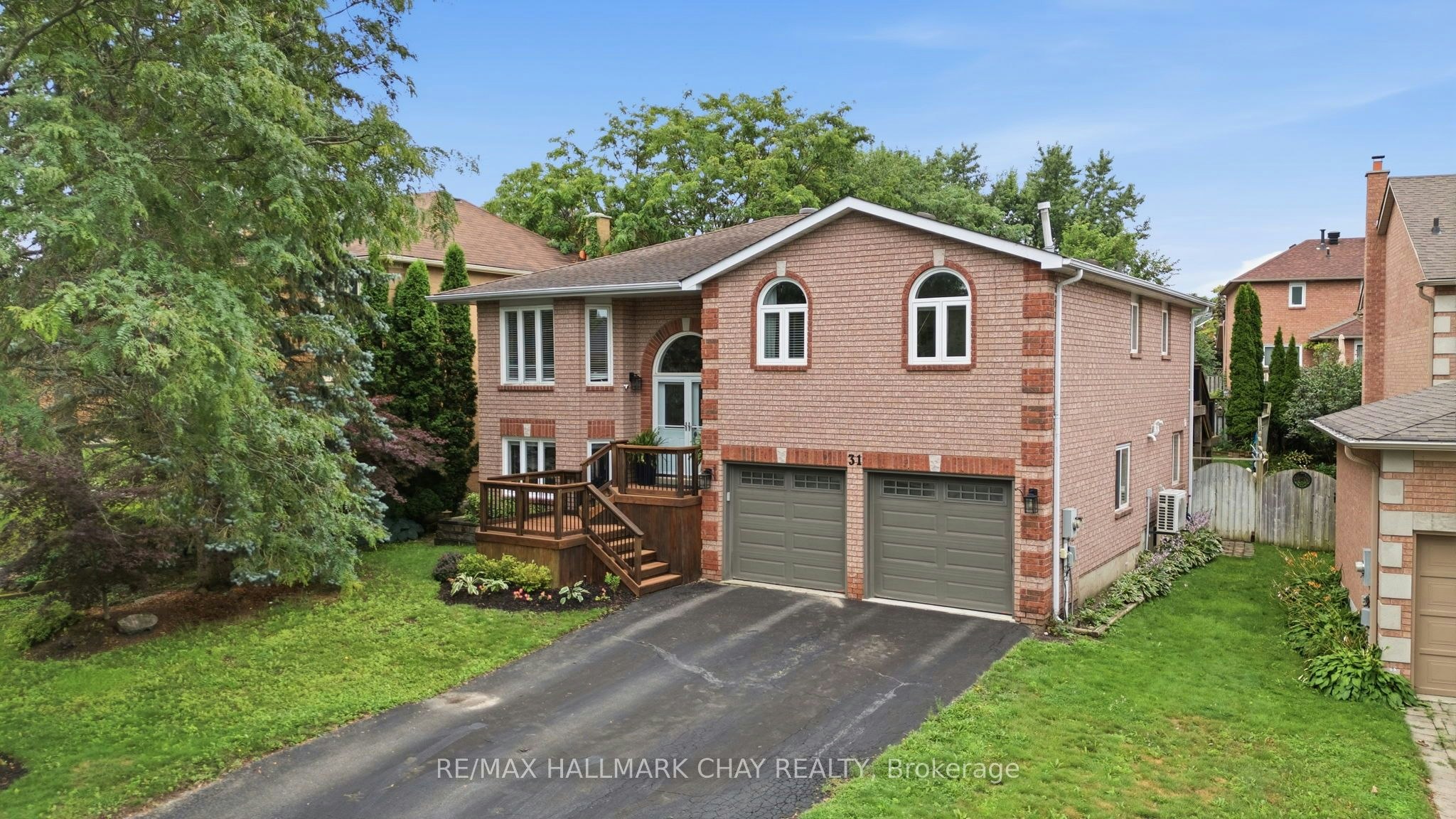 31 Falling Brook Drive, Barrie, ON, L4N 7E9