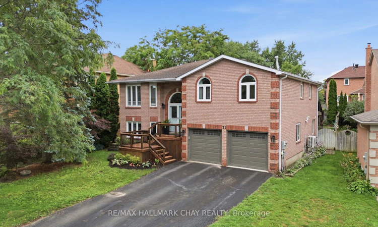 31 Falling Brook Drive