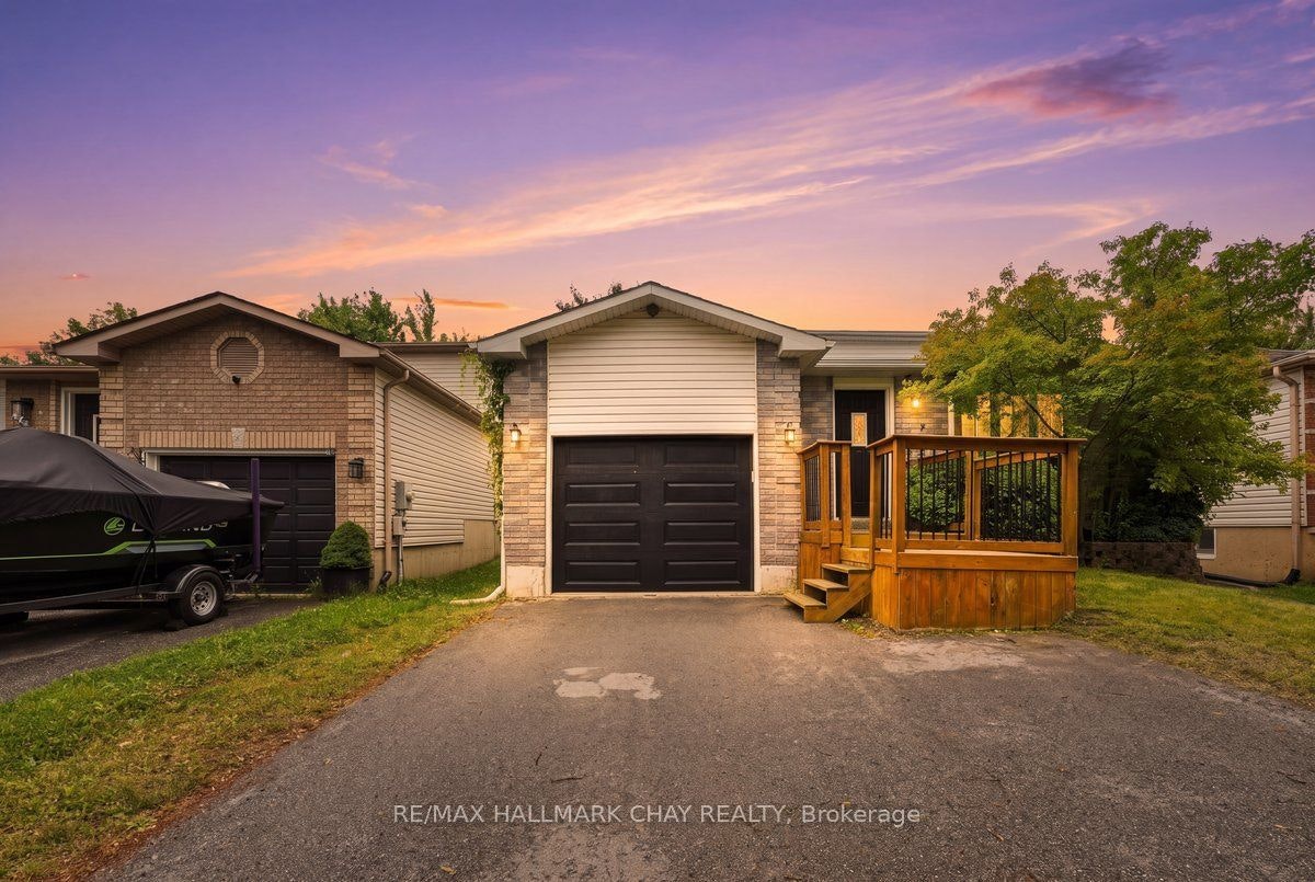 26 Whitehorn Crescent, Barrie, ON, L4N 8E4