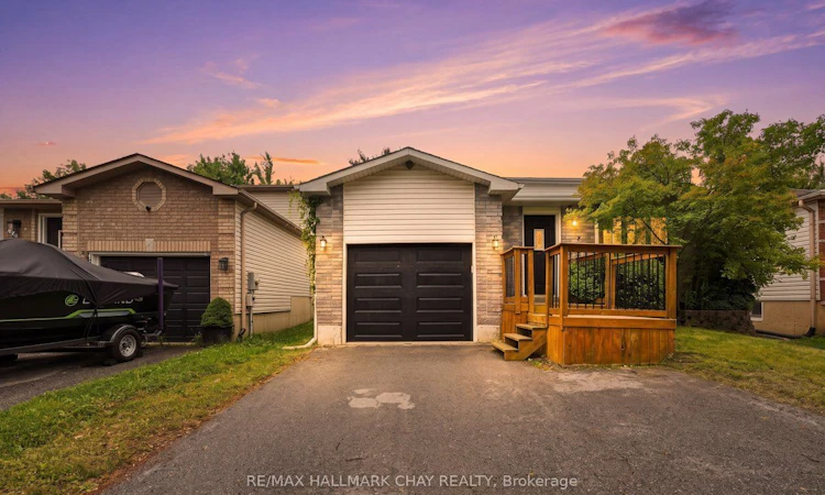 26 Whitehorn Crescent