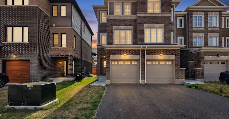 11 Pumpkin Corner Crescent, Barrie, ON, L9J 0T5