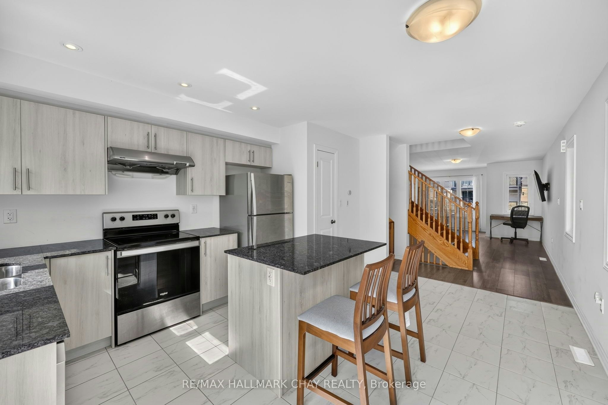 11 Pumpkin Corner Crescent, Barrie, ON, L9J 0T5 - 8