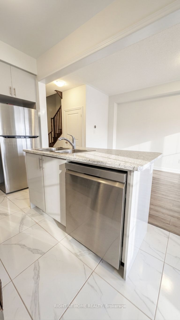 17 Rochester Drive, Barrie, ON, L9S 2Z8 - 8