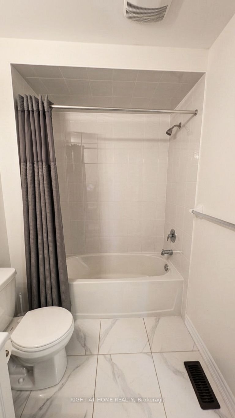 17 Rochester Drive, Barrie, ON, L9S 2Z8 - 17