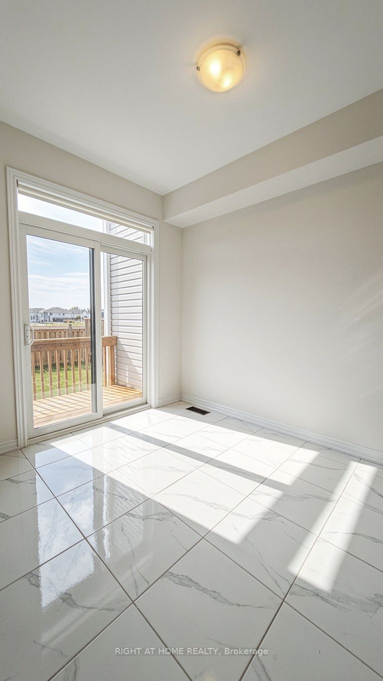 17 Rochester Drive, Barrie, ON, L9S 2Z8 - 11