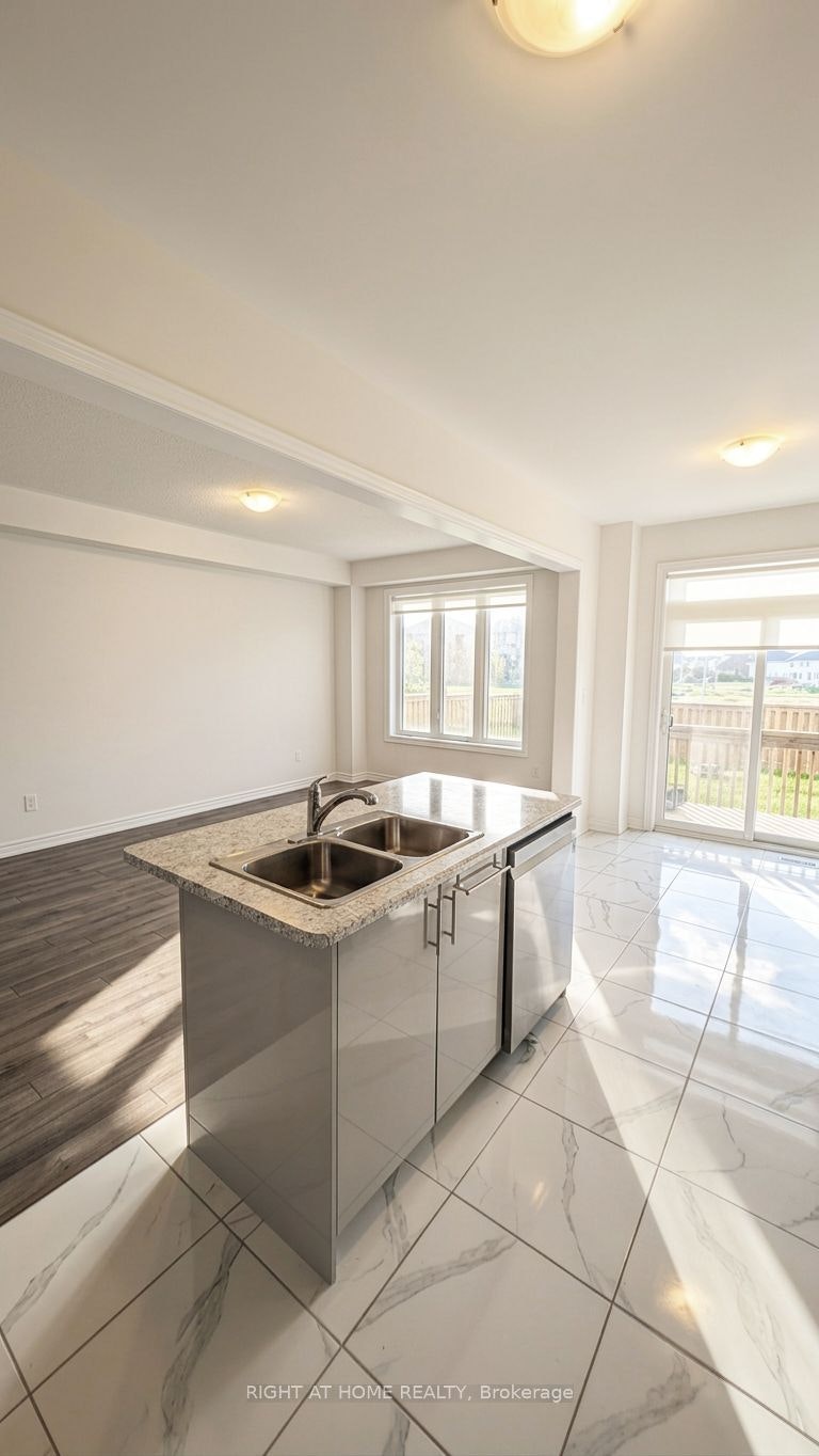 17 Rochester Drive, Barrie, ON, L9S 2Z8 - 7