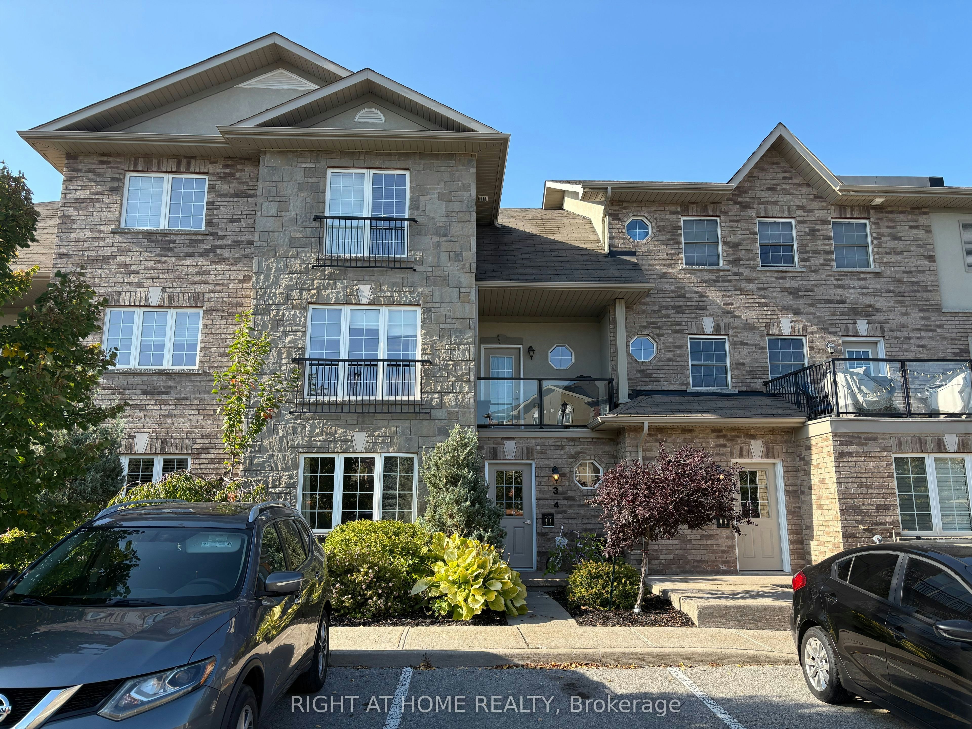3-53 Ferndale Drive S, Barrie, ON, L4N 5W9