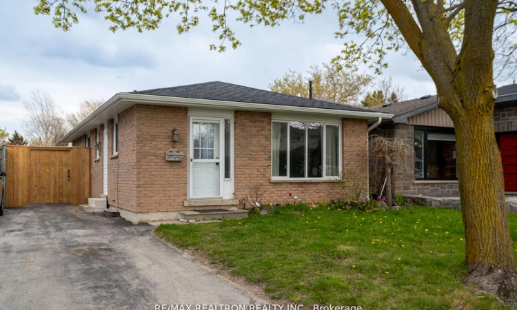 8 Courtice Crescent