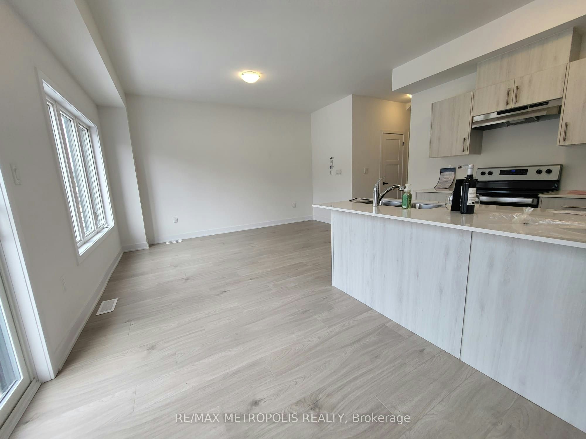 13 Hay Lane, Barrie, ON, L9J 0V5 - 9
