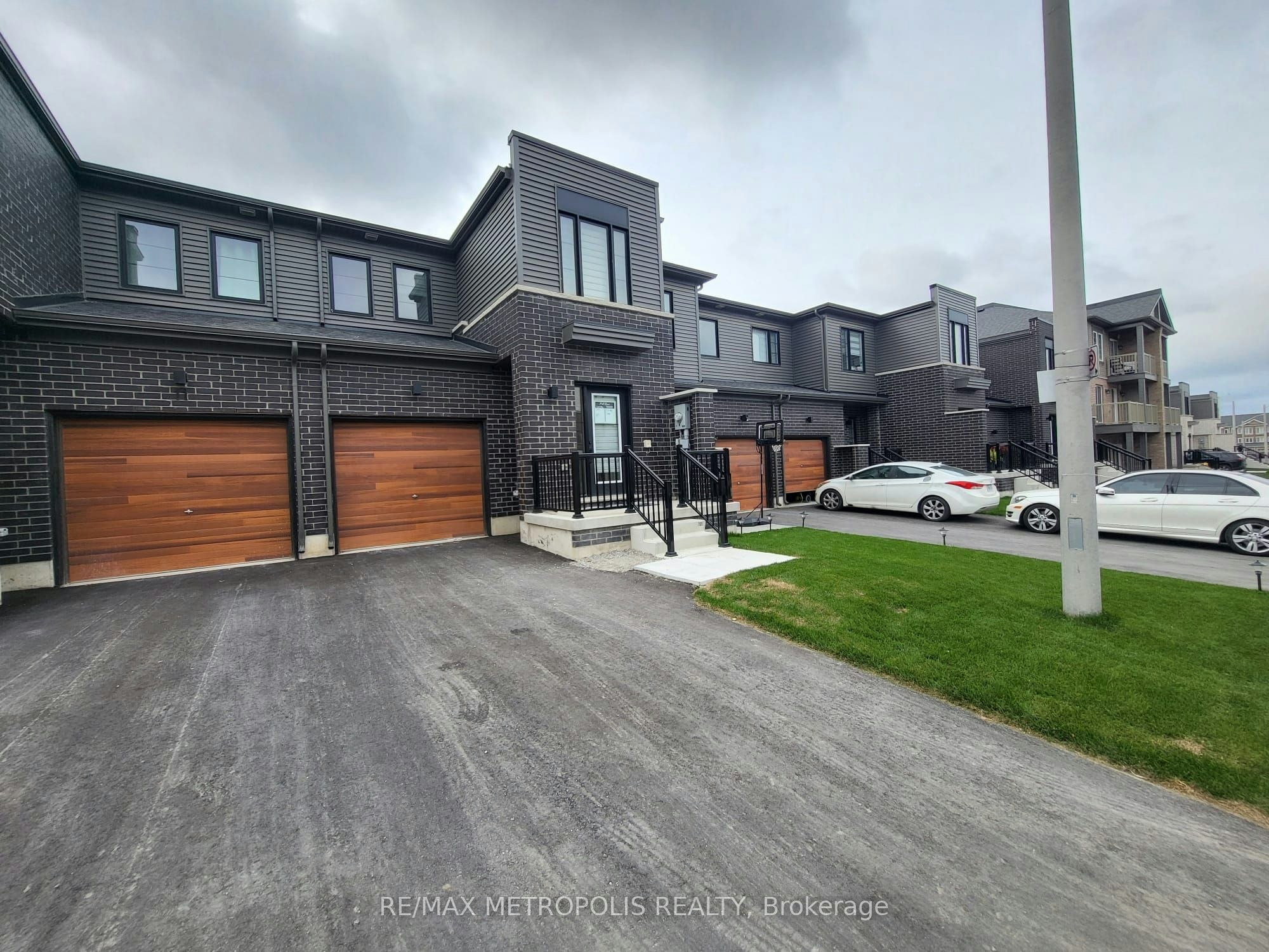 13 Hay Lane, Barrie, ON, L9J 0V5 - 2