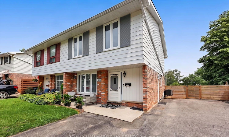 133 Daphne Crescent