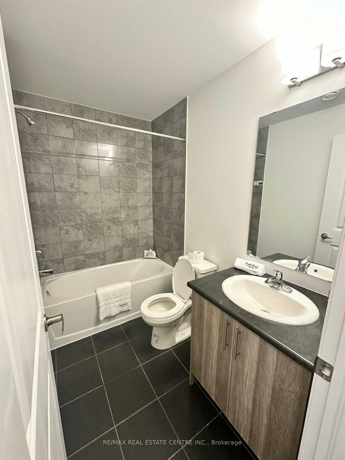 1-9 Hay Lane, Barrie, ON, L9J 0C2 - 11