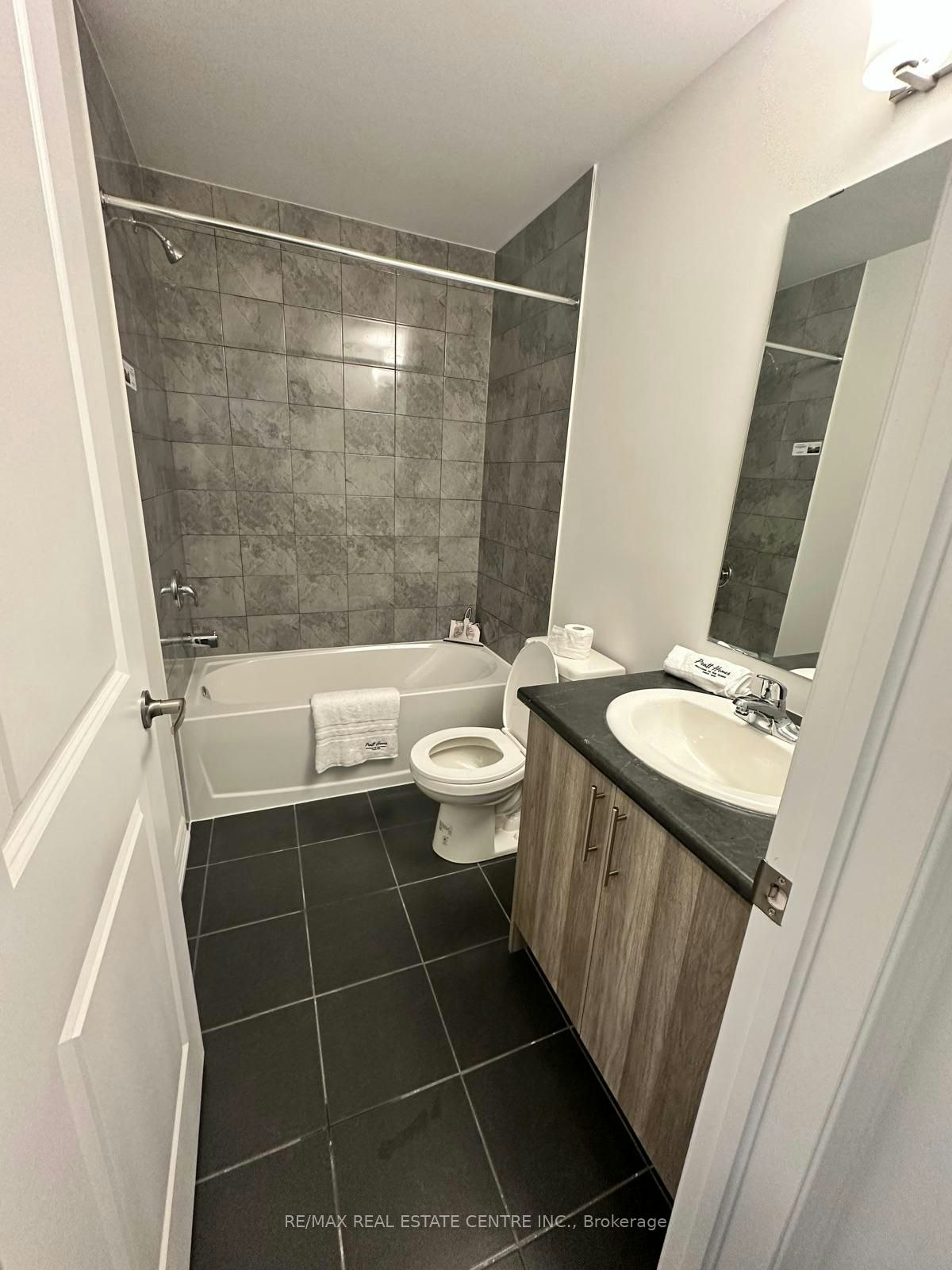 1-9 Hay Lane, Barrie, ON, L9J 0C2 - 12