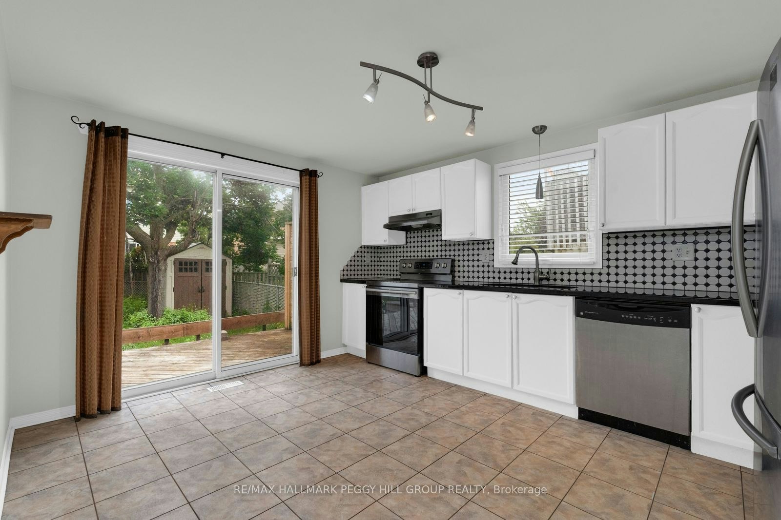 27 Finlay Road, Barrie, ON, L4N 7T8 - 4