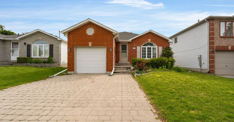 27 Finlay Road, Barrie, ON, L4N 7T8
